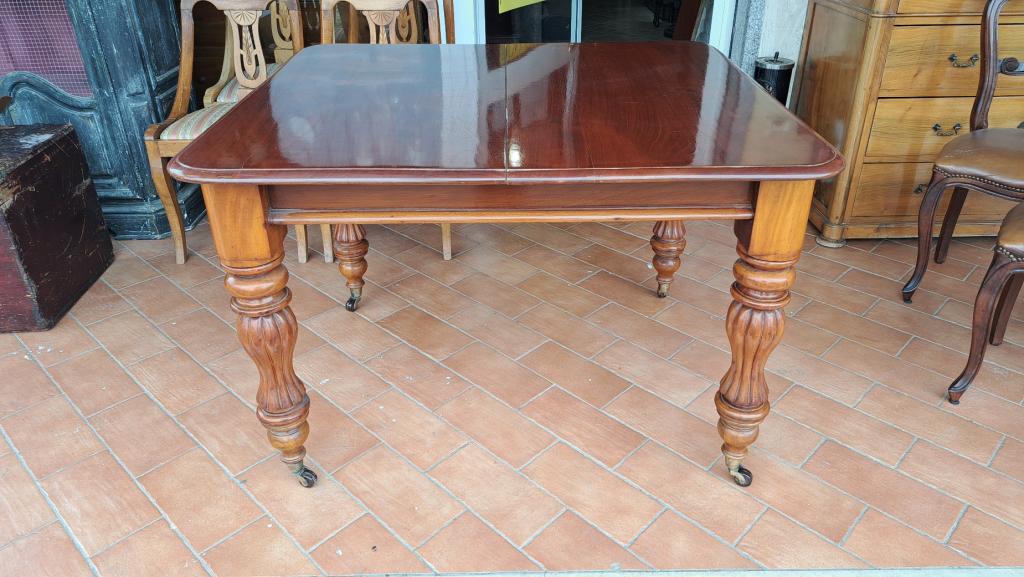 Tavolo inglese Vittoriano