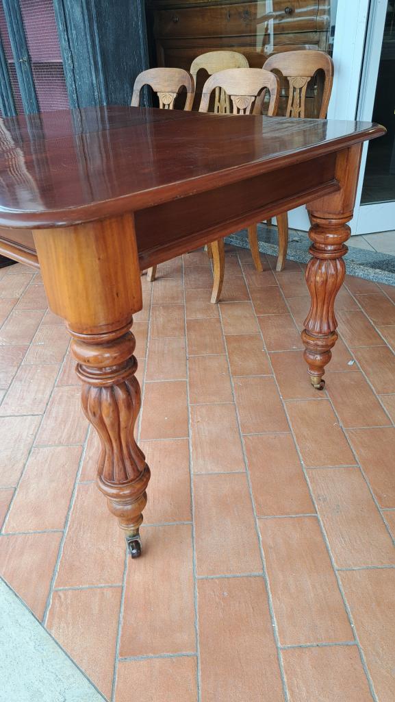 Tavolo inglese Vittoriano