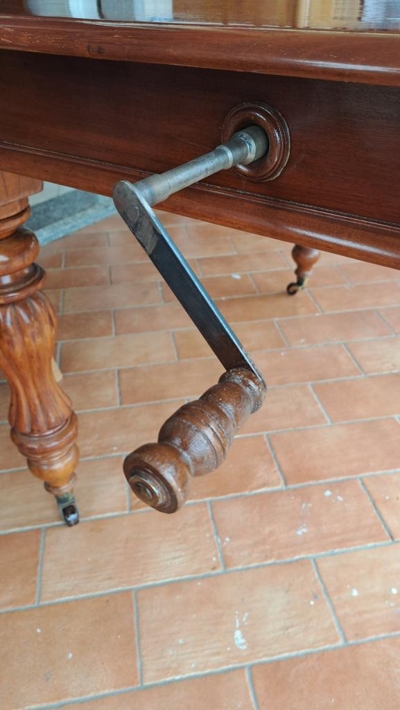 Tavolo inglese Vittoriano