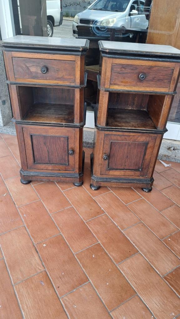 comodini italiani noce