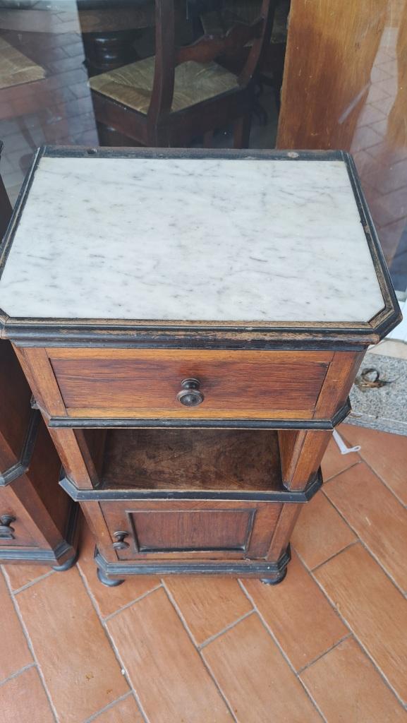 comodini italiani noce