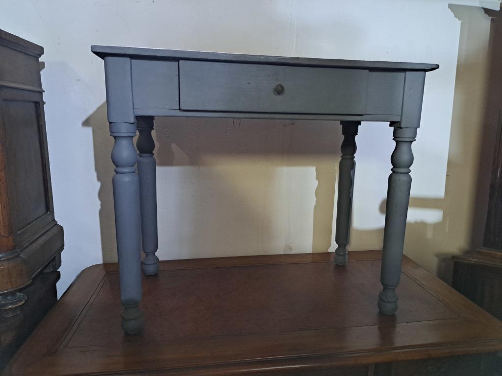 tavolo scrittoio grigio