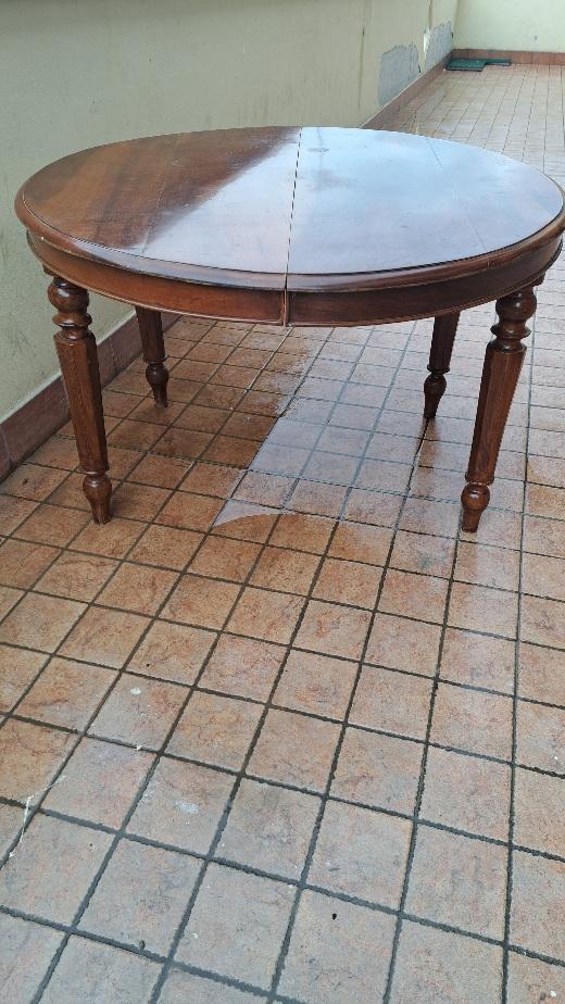 Tavolo italiano ovale