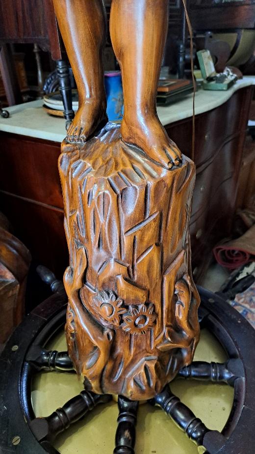 Lampada piantana in legno