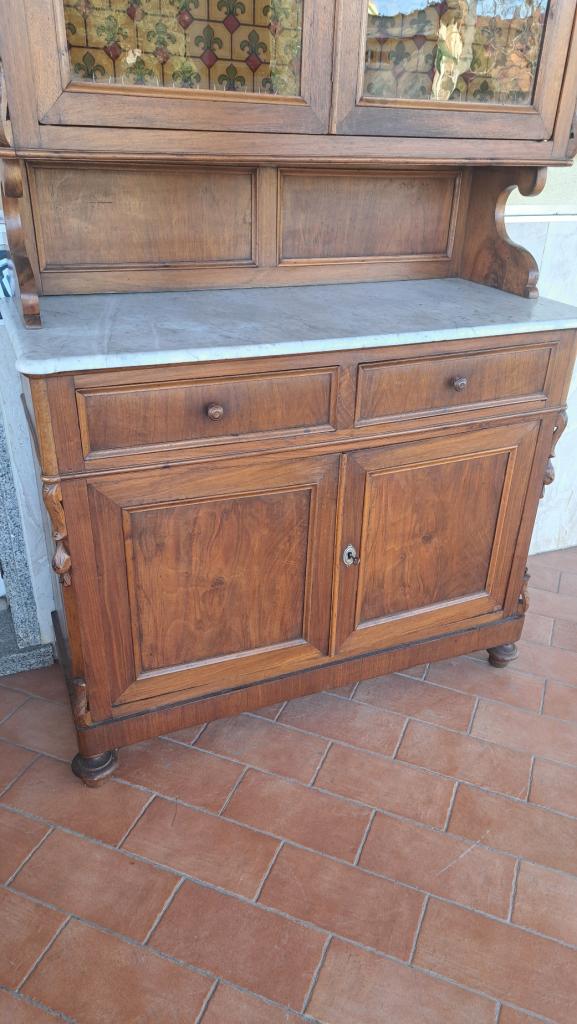 Vetrina italiana in noce