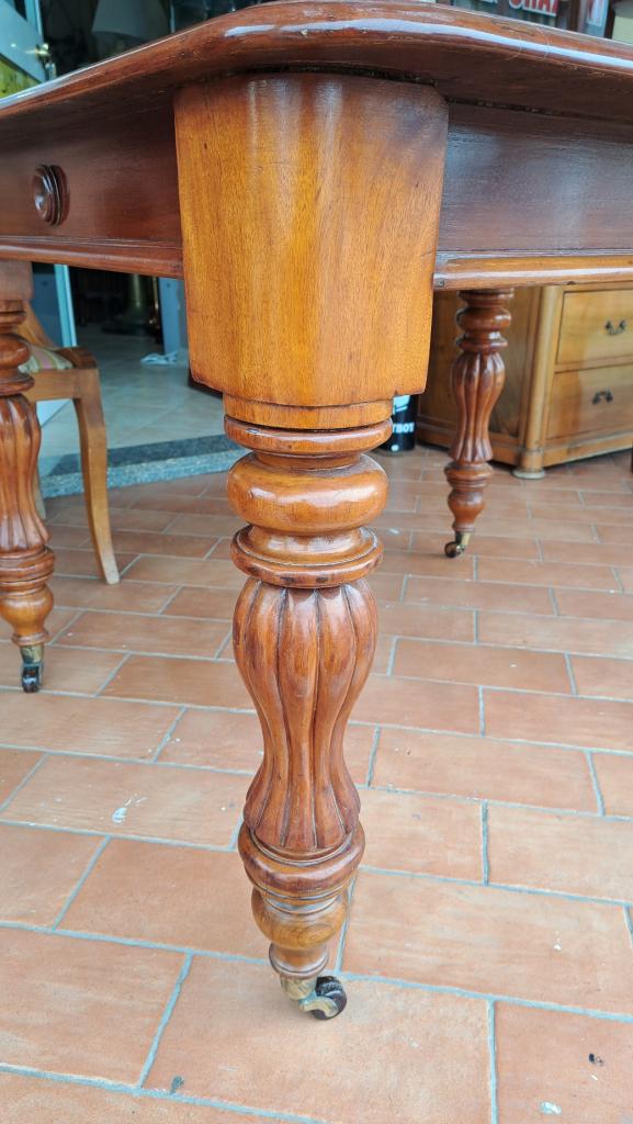 Tavolo inglese Vittoriano