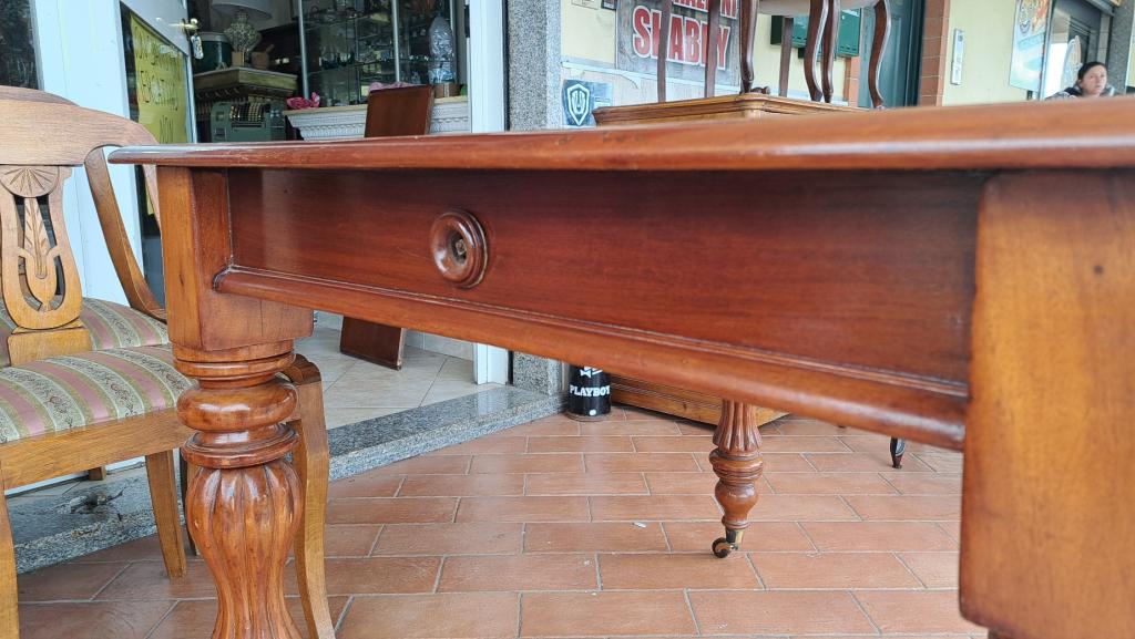 Tavolo inglese Vittoriano