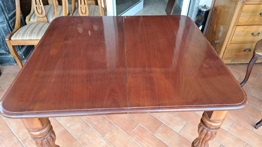 Tavolo inglese Vittoriano